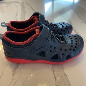 Crocs Swiftwater Navy Blue/Red Shoes.